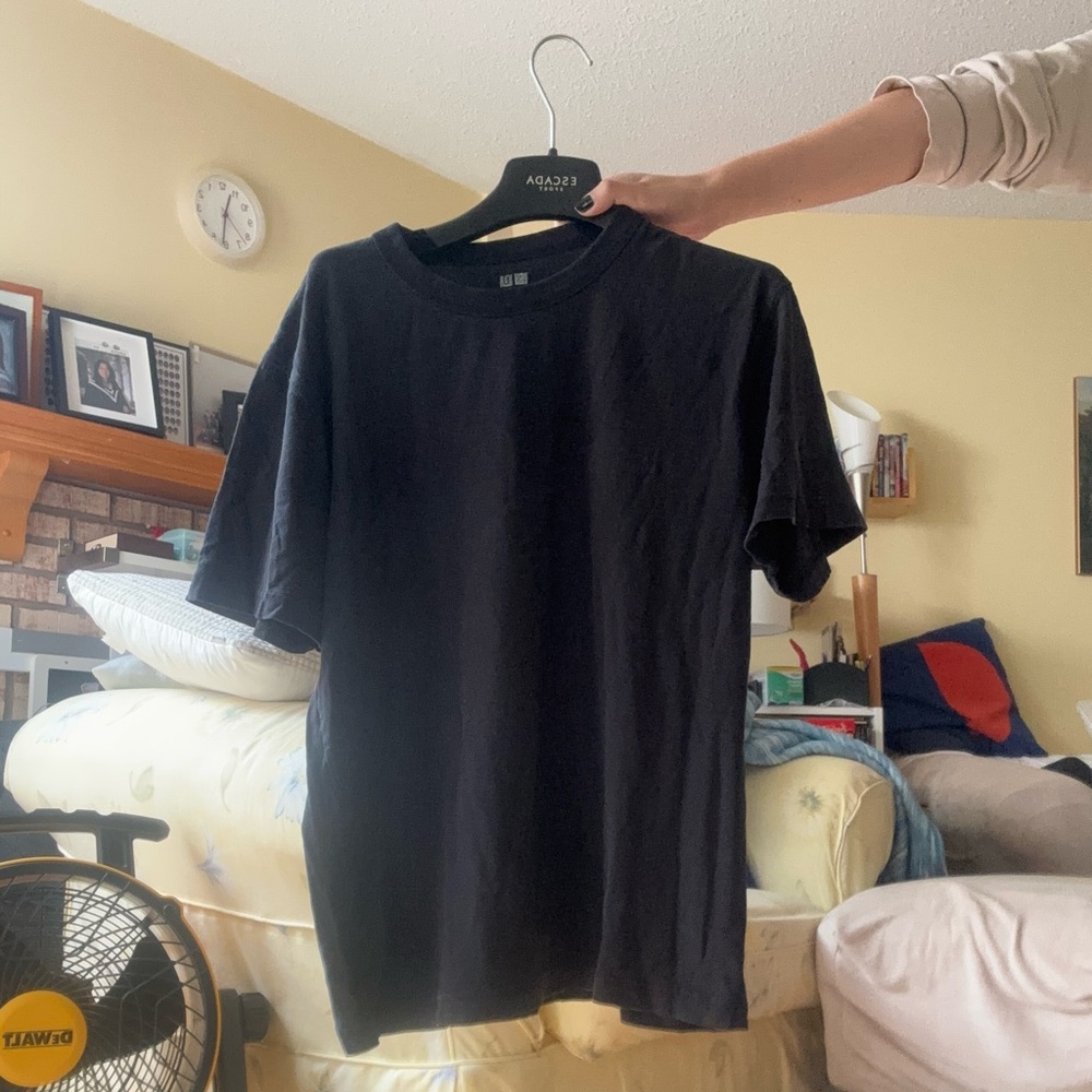 Plain Black T-Shirt Size: S